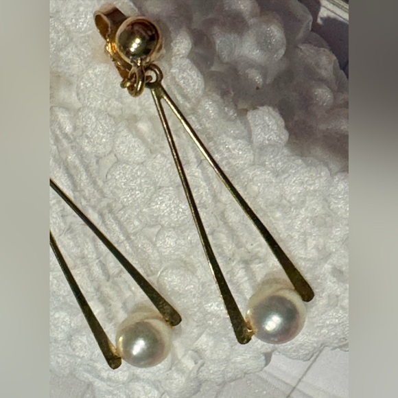 6mm cultured pearl earrings w/ 14K design, posts & backs - Picture 2 of 4